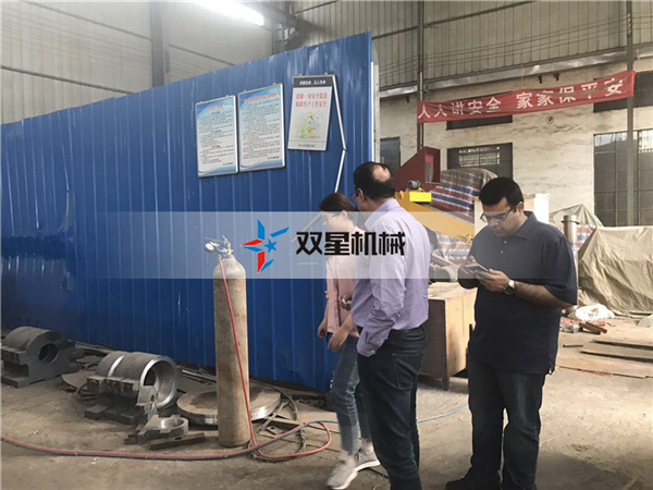 廢鋼破碎機(jī)設(shè)備巴基斯坦客戶(hù)到廠(chǎng)考察