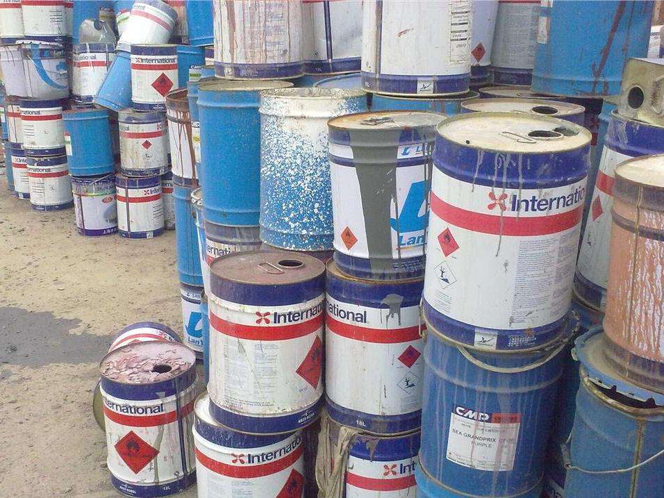 油漆桶破碎機工作中產生的大量粉塵如何解決？