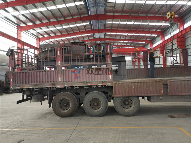 1600金屬破碎機(jī)發(fā)貨現(xiàn)場(chǎng)