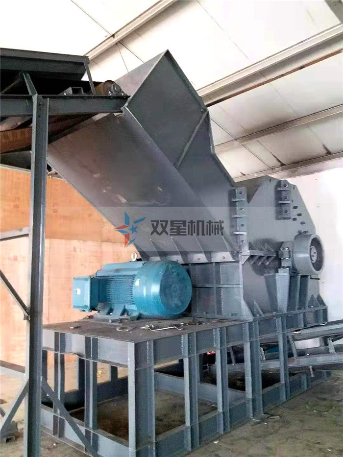 斷橋鋁破碎機(jī)上?？蛻衄F(xiàn)場(chǎng)