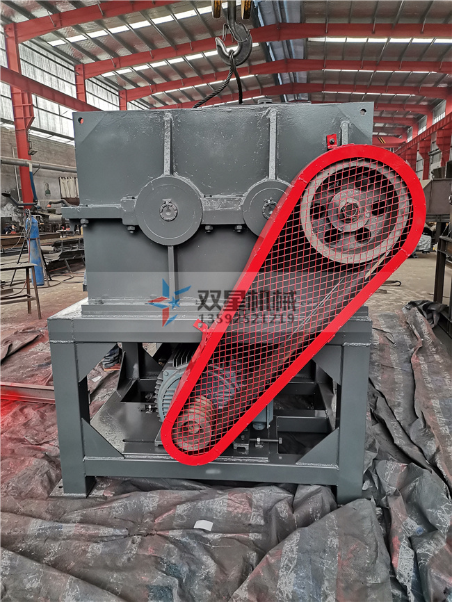 1000金屬桶撕碎機設(shè)備現(xiàn)場拍照