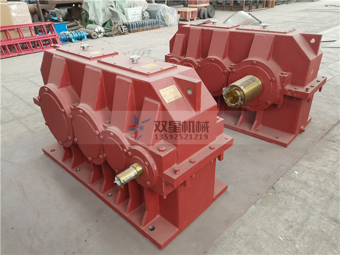 金屬撕碎機配件減速機、主機機架生產(chǎn)組裝現(xiàn)場實拍