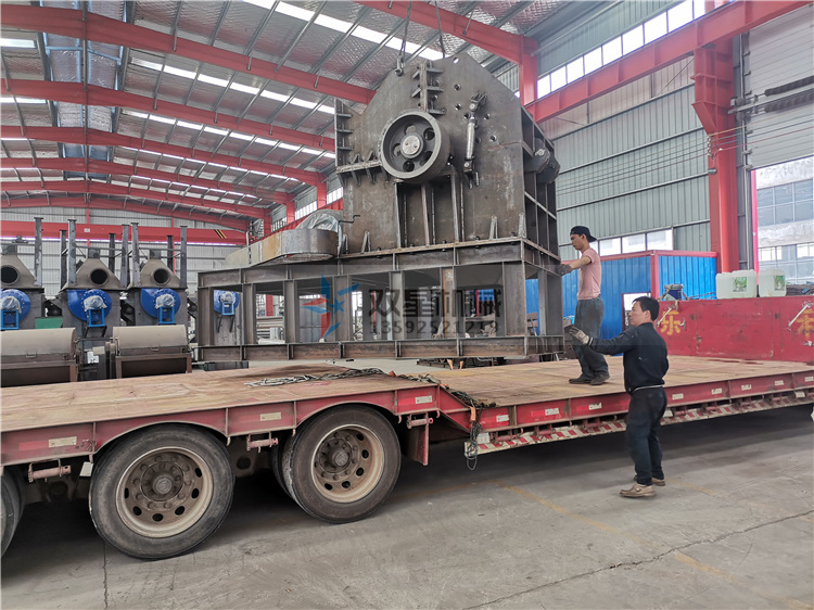 1200金屬破碎機發(fā)貨