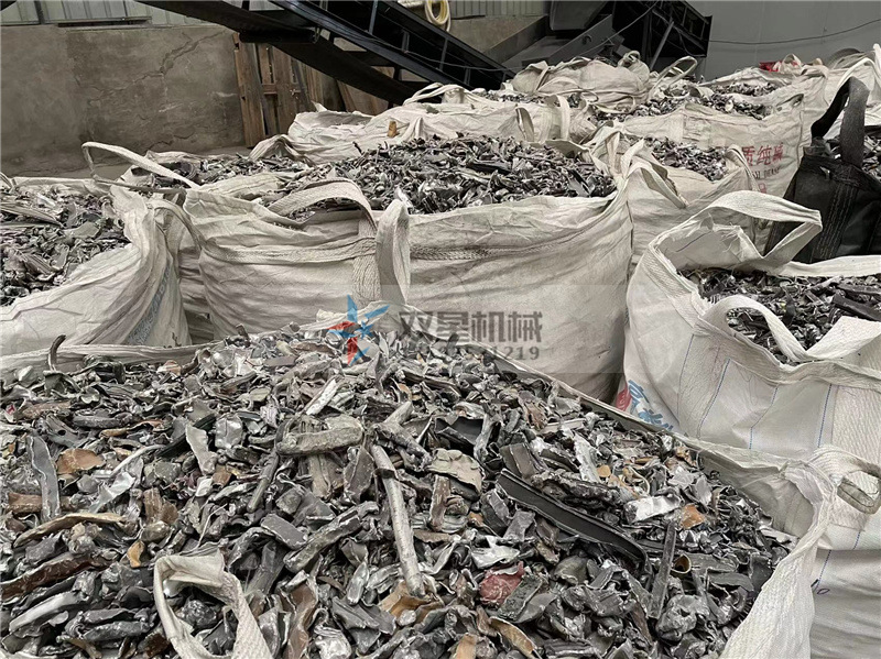 <a href='http://www.jkitzvalves.com/psxl/1279.html' target='_blank'><span>廢鋁破碎機(jī)</span></a>破碎料